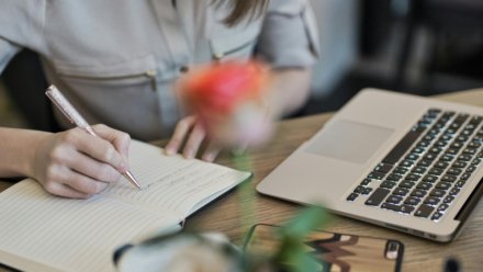 Cómo escribir copy que funciona en todos los canales (sin sonar genérico ni forzado)