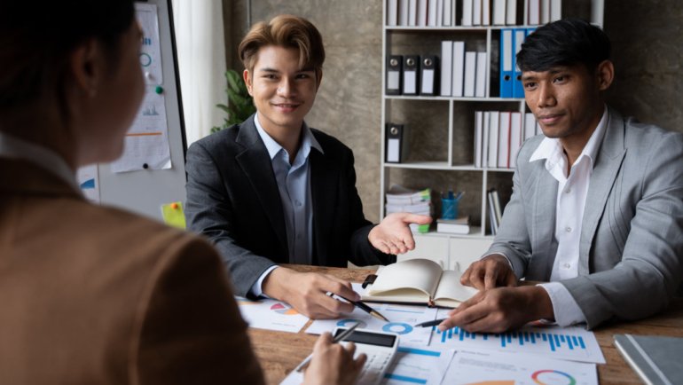 Cómo usar métricas proxy para optimizar campañas B2B sin esperar meses a vender