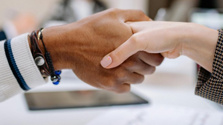 Por qué la relevancia impulsada por IA está reemplazando a la personalización en el marketing B2B